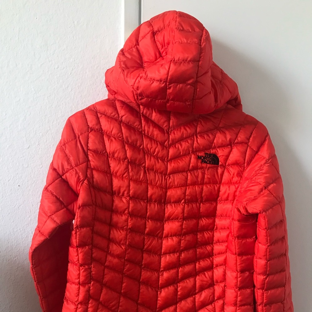 The North Face Red XS Women’s Thermoball Hoodie - Picture 1 of 2